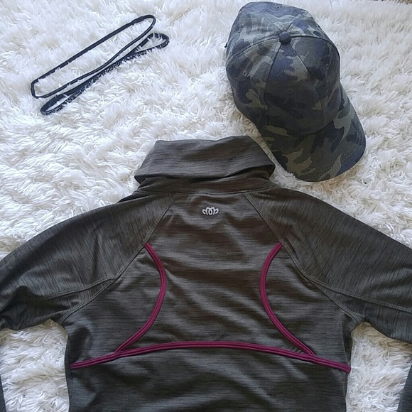 Inmotion athletic pullover - Picture 2 of 4